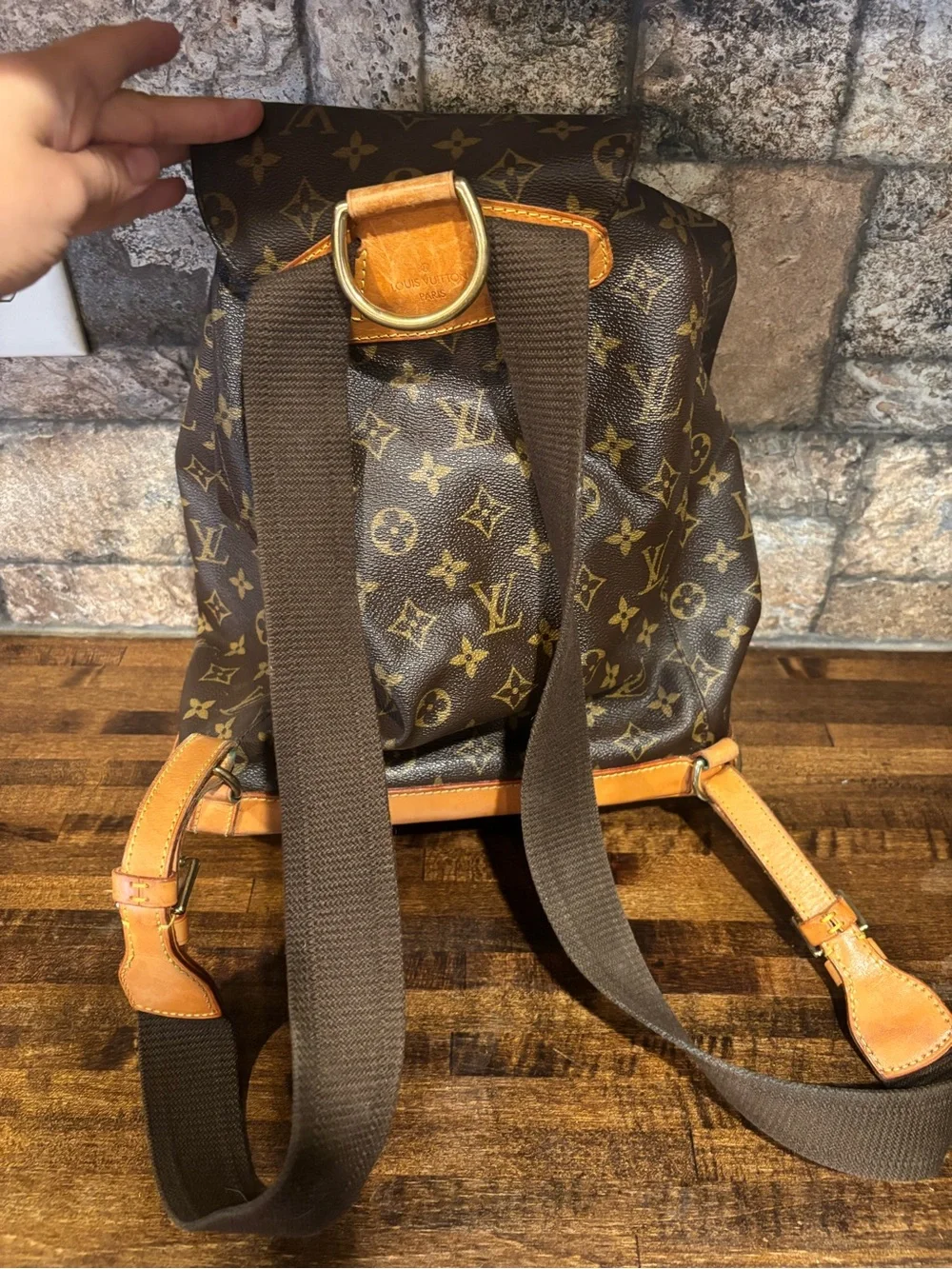 Louis Vuitton comfort luxury buckle